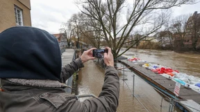 Hochwasser geht örtlich zurück