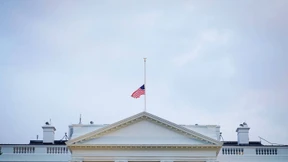 Trumps Halbmast-Hänger