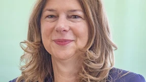 Was hat Hinninger im Vorraum gehört?