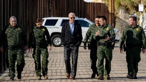 Der Oberbefehlshaber inspiziert die Grenze