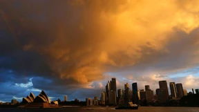 Der Dollar leidet mit den Rohstoffen