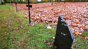 Macron verurteilt Grabschändung