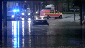 Schwere Gewitter sorgen für Chaos auf Schienen und Straßen