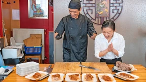 Meisterhaftes Messerspiel