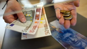 Schweizer Banken gehen die Euro-Scheine aus