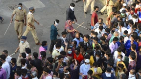 Polizei treibt Wanderarbeiter auseinander