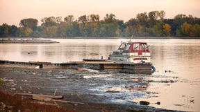 Unter dem Schiffsrumpf wird es eng