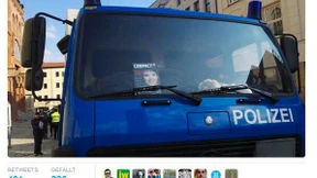 Rechte Zeitschrift im Einsatzwagen