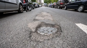 Wie das Straßenbauamt künftig Schlaglöcher reparieren will