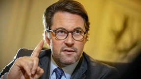 Verkehrsminister fordert Autobranche zum Handeln auf