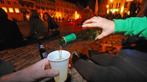 Mehr Jugendliche trinken sich ins Krankenhaus