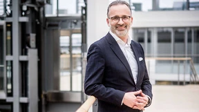 Warum steckt in einem Elektroauto mehr Klebstoff, Herr Knobel?