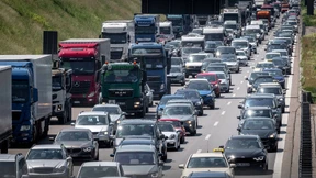 Wer keine Rettungsgasse bildet, soll mehr als 300 Euro zahlen