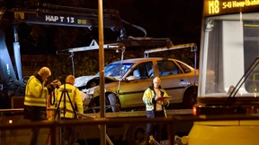 Betrunkener rast in wartende Menschen an Haltestelle