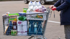 Seniorin aus Brandenburg hat Einkaufswagen gehortet