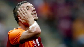 Gellendes Pfeifkonzert für Podolski und Co.