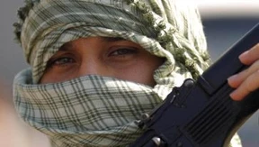 Viagra, Skianzüge und Sturmgewehre