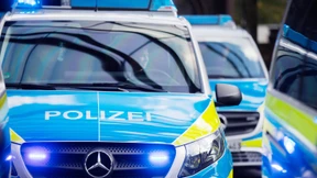Polizei nimmt Mann nach Hitlergruß fest