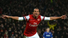 Arsenal rettet durch späten Sieg Platz eins