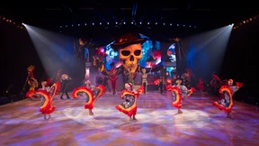 Eine opulente Orgie von Farben, Kostümen und Tricks