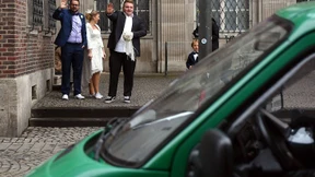 Polizei eskortiert Kölner Brautpaare zum Standesamt