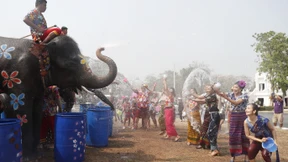 Songkran: Wie ausgelassen in Thailand das „Wasserfest“ gefeiert wird