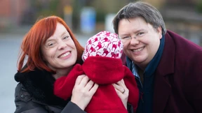 Mutter, nicht Stiefmutter: Richter sehen Grundrechtsverletzung