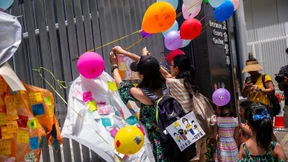 Familienprotest mit Luftballons in Hongkong
