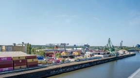 Niedrigwasser im Rhein verteuert den Frachtverkehr