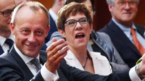 Merz liegt vor Kramp-Karrenbauer