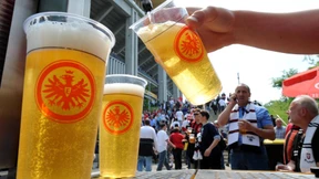 Kritik an Bezahlkarten im Frankfurter Stadion