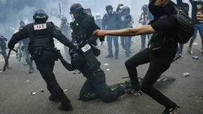 Tränengas bei Anti-Rassismus-Demo in Paris