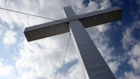 Das Kreuz mit der Kirche