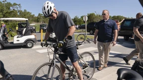 Joe Biden stürzt bei Radausflug