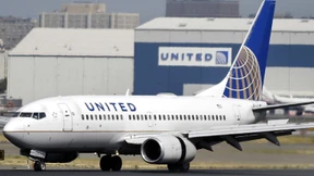 Flug überbucht – Passagier aus Flugzeug geschleift