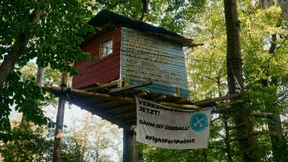 Waldbesetzung in fast 40 Metern Höhe