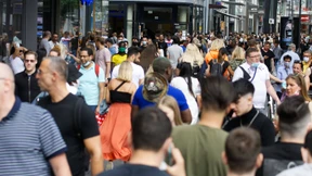 Bevölkerung in Deutschland auf mehr als 83 Millionen gestiegen