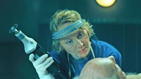 Sie weiß, wie man Leute unter die Erde bringt