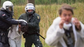 Braunkohle-Gegner stürmen Tagebau Garzweiler