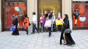 Vier Handtaschen, für jede Ehefrau eine