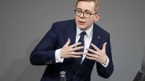 Im vollen Lauf stolpern