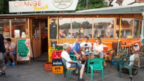 „Orange Beach“ ein Raub der Flammen