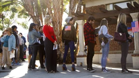 Vor allem den Demokraten nutzt die frühe Stimmabgabe