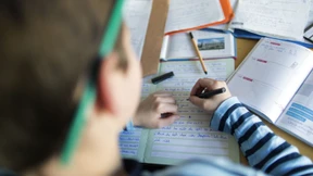 Wer schlecht hört, sollte wenigstens gut sehen