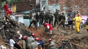 Mindestens 79 Tote nach Unwettern