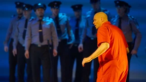 Der Doktor im Himmel schaut zu