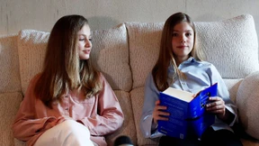 Erste Worte vom königlichen Sofa