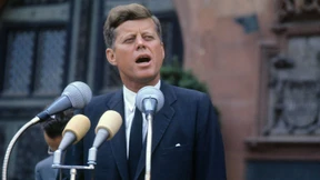 Zusammenrücken mit einem  ehrgeizigen  Zeitplan