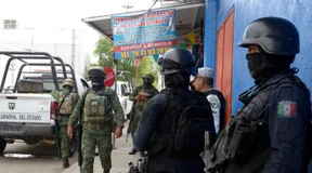 Gast wirft nach Rausschmiss Brandsatz auf Bar – und tötet elf Menschen