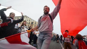 Hunderttausend Menschen demonstrieren gegen Lukaschenka